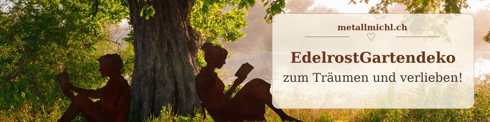 Zwei lesende Figuren aus Edelrost unter einem Baum
